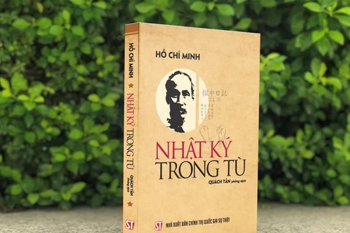 Xuất bản "Nhật ký trong tù" do nhà thơ Quách Tấn phỏng dịch