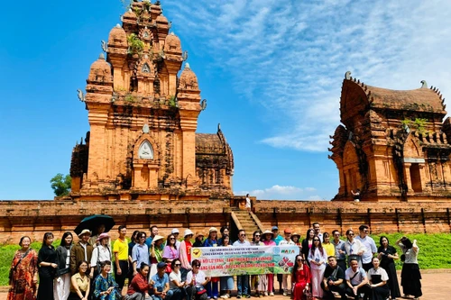 Phát triển du lịch văn hóa tại Làng Văn hóa - Du lịch các dân tộc Việt Nam