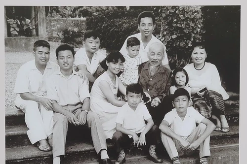 Khai mạc triển lãm "Di tích lưu niệm và tượng đài Chủ tịch Hồ Chí Minh tại Việt Nam và trên thế giới"