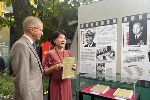 Trưng bày chuyên đề “Thang âm cuộc chiến” kỷ niệm 51 năm chiến thắng Điện Biên Phủ trên không