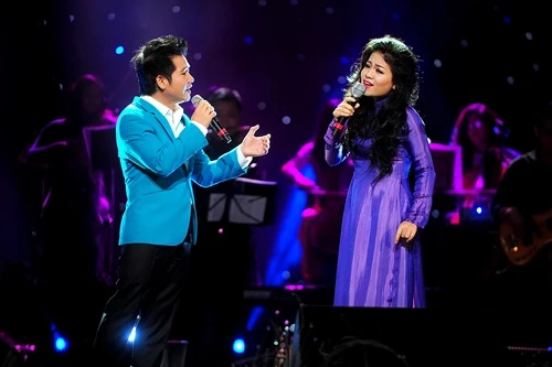 Anh Thơ - Trọng Tấn biểu diễn trong chương trình nghệ thuật “Vĩ tuyến 17 - Khát vọng hòa bình”