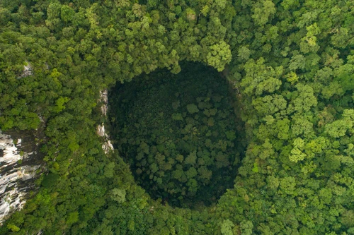 Chưa bước vào năm 2024 nhưng tour thám hiểm hang Sơn Đoòng đã kín chỗ