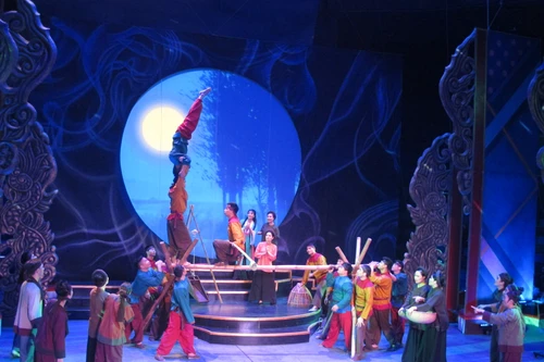 Nhà viết kịch Lê Thế Song: Đắm đuối cùng các làn điệu ngọt ngào của cha ông