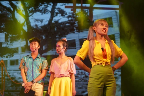 Biểu diễn nhạc kịch "Trại hoa vàng" vào ngày thành lập Đoàn Thanh niên 