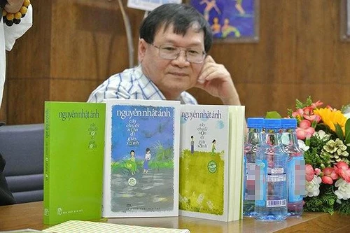  Nguyễn Nhật Ánh ký tặng sách bản đặc biệt"Đảo mộng mơ"