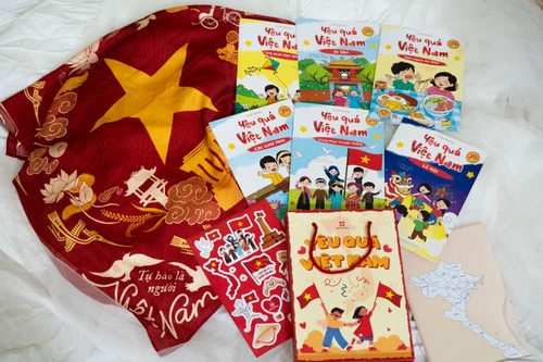 Phát hành bộ sách "Yêu quá Việt Nam"