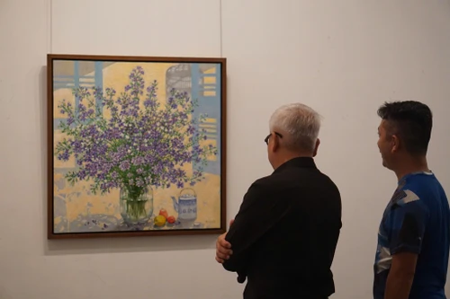  Triển lãm từ thiện “Xuôi dòng sông Thu 2025” gây quỹ xây nhà cho người nghèo