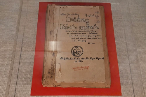 Trưng bày Bảo vật quốc gia “Đường kách mệnh” 