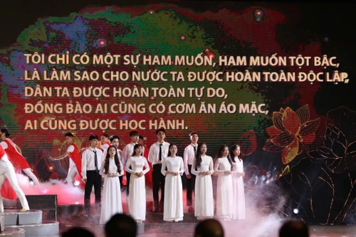 Xúc động với chương trình nghệ thuật đặc sắc "Lời Người ở lại"