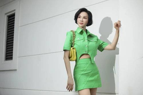 3 kiểu trang phục trẻ trung giúp Thanh Mai khoe eo 58 cm 