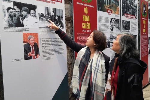 Giới thiệu thân thế và sự nghiệp của 9 vị tướng quân đội qua trưng bày "Gan vàng dạ sắt"