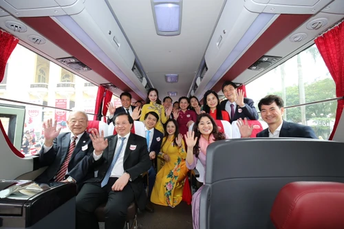 Chuyến xe hạnh phúc đưa nghệ thuật kịch nói đến những vùng khó khăn