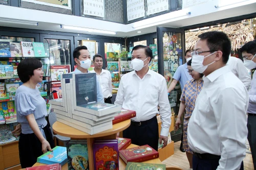 Sôi nổi sự kiện "Sách - cho bạn, cho tôi" tại Phố sách Hà Nội