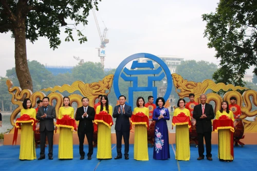 Khai mạc triển lãm “Thăng Long - Hà Nội: Những dấu son lịch sử” 