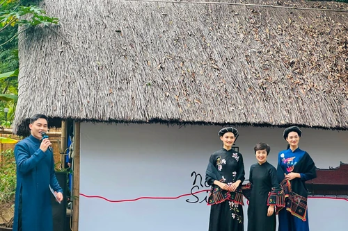 Trình diễn thời trang áo dài tại Văn Miếu-Quốc Tử Giám