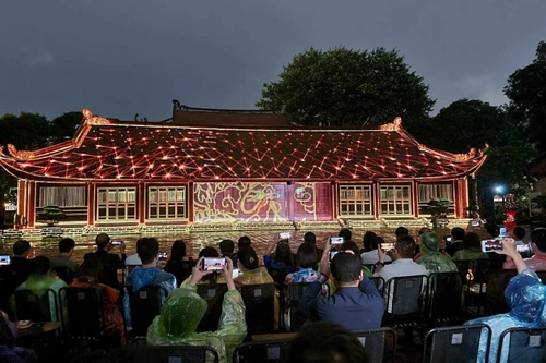 Chính thức ra mắt tour đêm Văn Miếu - Quốc Tử Giám