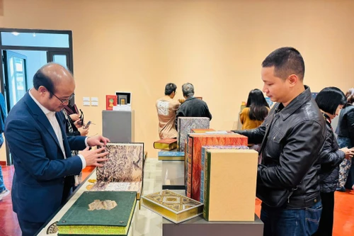 Trưng bày 43 ấn bản sách đặc biệt S100 của Đông A Books