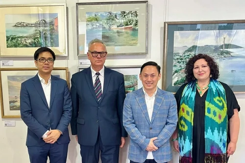 Trưng bày 30 bức tranh màu nước của họa sĩ Minh Đàm