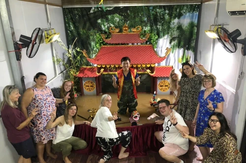 Nghệ sĩ Phan Thanh Liêm đưa rối nước đến “Ngày Việt Nam tại Brazil”