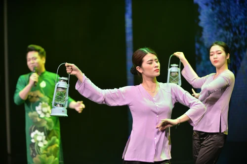 Chương trình nghệ thuật “Ơn đức sinh thành”: Mong một cái tết đoàn viên bên gia đình sau một năm đại dịch