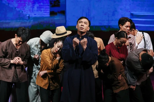 "Lửa từ đất": Vở nhạc kịch về Bí thư Đảng bộ đầu tiên của Hà Nội - Nguyễn Ngọc Vũ