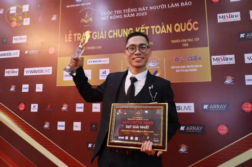 Giảng viên đại học đoạt giải Nhất cuộc thi "Tiếng hát người làm báo mở rộng 2023"