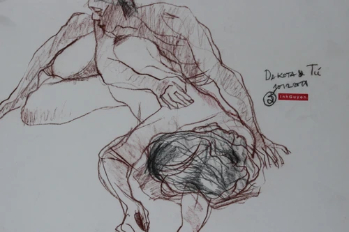 {ẢNH} "Nét và hình" diễn tranh nude