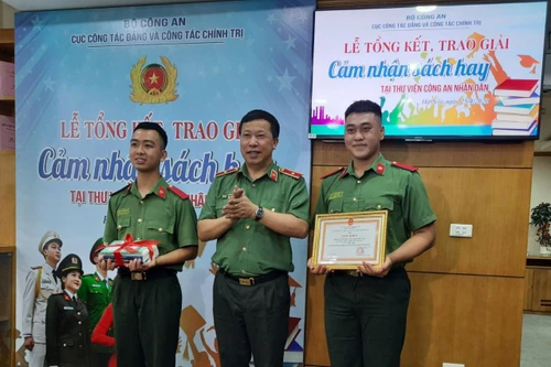 Trao giải cuộc thi "Cảm nhận sách hay tại thư viện CAND"