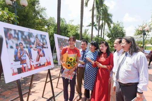 Lễ trao giải và khai mạc triển lãm ảnh "Khoảnh khắc SEA Games 31"