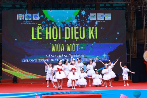 Chương trình nghệ thuật "Lễ hội Diệu kỳ mùa 1 - Vầng trăng nhân ái" 