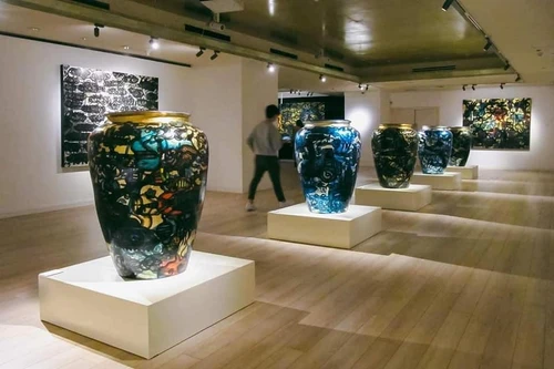 Cặp nghệ sĩ song sinh Lê Brothers ra mắt triển lãm "Ảo ảnh" tại Hà Nội