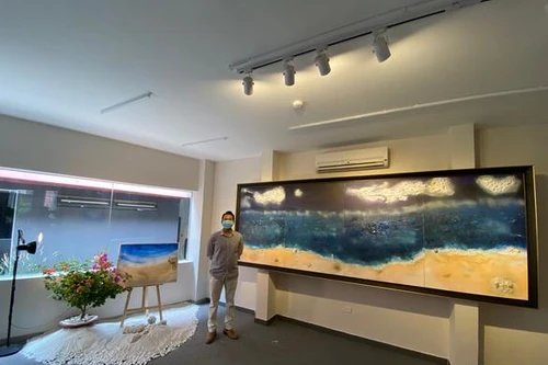 Sau "Vùng mơ", Hứa Vĩ Văn vẽ tranh gây quỹ ủng hộ chiến sĩ biên giới chống dịch