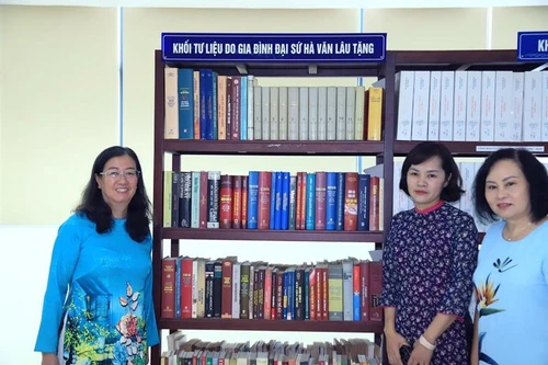 Tiếp nhận tư liệu quý về Hiệp định Geneva năm 1954 và Hiệp định Paris năm 1973