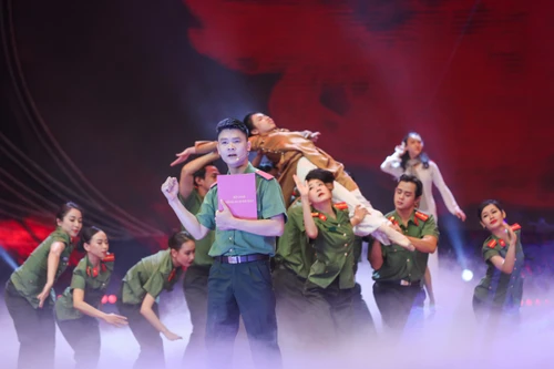  “Vinh quang trên vai những người anh hùng”- Vở nhạc kịch ca ngợi các chiến sĩ Công an nhân dân