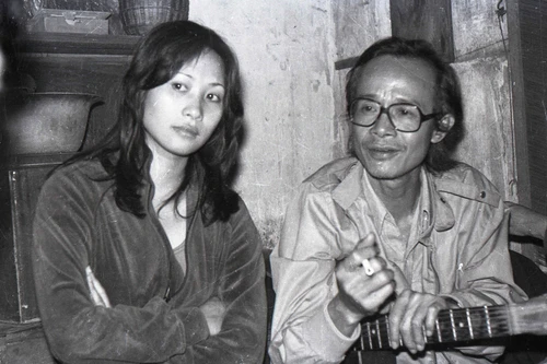 [ẢNH] Các bức ảnh đen trắng quý giá về nhạc sĩ Trịnh Công Sơn 