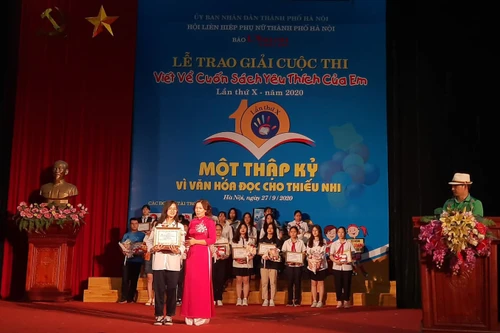 Học sinh lớp 8 Hoàng Minh Phúc đoạt giải Nhất cuộc thi "Viết về cuốn sách yêu thích của em" 