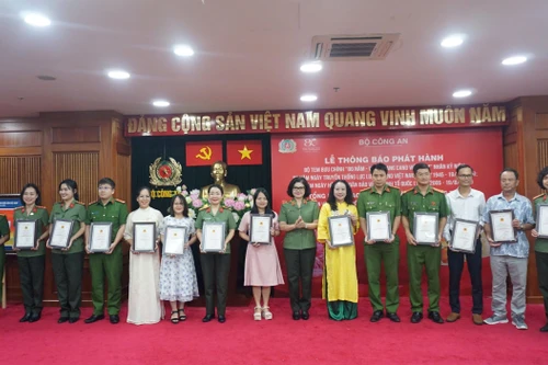 Trao giải Cuộc vận động sáng tác "Công an nhân dân - 80 năm xây dựng chiến đấu và trưởng thành"