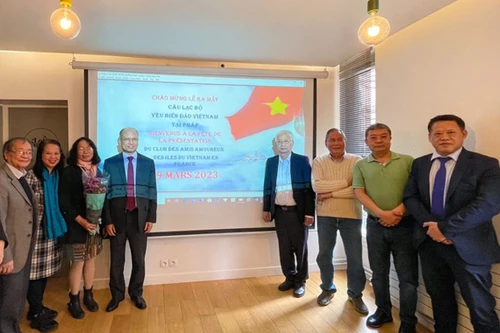 Ra mắt Câu lạc bộ yêu biển đảo Việt Nam tại Pháp