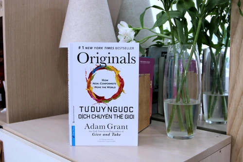 Tư duy ngược dịch chuyển thế giới: Cuốn sách dạy cách thay đổi bản thân