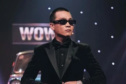 Dùng máu vẽ tranh, rapper Wowy gây sốc nhưng mục đích mới thực đáng nghĩ
