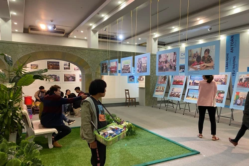 “24 giờ trên phố” - triển lãm phản ánh câu chuyện mưu sinh của trẻ em đường phố