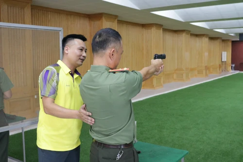 Cục công tác Đảng và công tác chính trị khai trương CLB Bắn súng