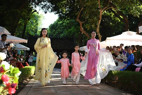 Sắp diễn ra lễ diễu hành xe đạp "Áo dài kết nối du lịch và di sản Hà Nội"