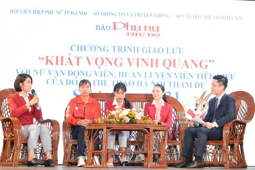 Giao lưu cùng những "cô gái vàng" của Đoàn thể thao Hà Nội