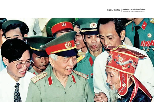 103 câu chuyện đằng sau những bức ảnh chụp Đại tướng Võ Nguyên Giáp
