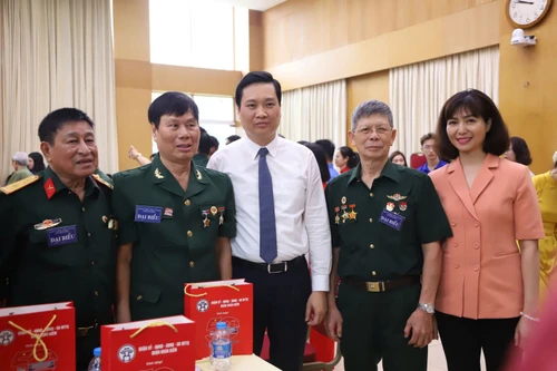 Gặp mặt cựu chiến binh, cựu CAND, cựu thanh niên xung phong quận Hoàn Kiếm