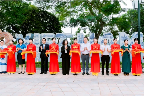 Khánh thành biểu tượng “Trái tim tình yêu Việt Nam” tại Công viên Thống Nhất