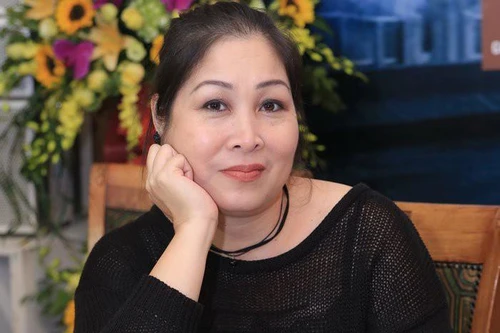 Hồng Vân xóa danh hiệu Nghệ sĩ nhân dân trên fanpage. Lý do là?