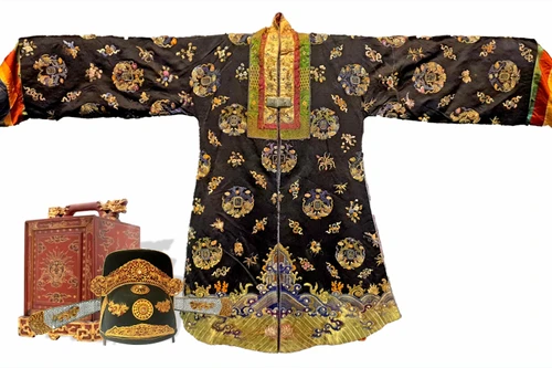 Mũ quan triều Nguyễn đã trở về cố hương và sẽ trưng bày trong vòng 1 tháng tại Huế