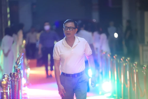 Dàn "sao" xuất hiện trên thảm đỏ liên hoan sân khấu thử nghiệm 